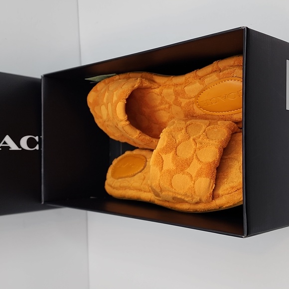 ⭐️COACH 💯 NWT “BRIDGETT TERRY" SLIDERS, SIZE 8-B, PAPAYA COLOR - Picture 12 of 16